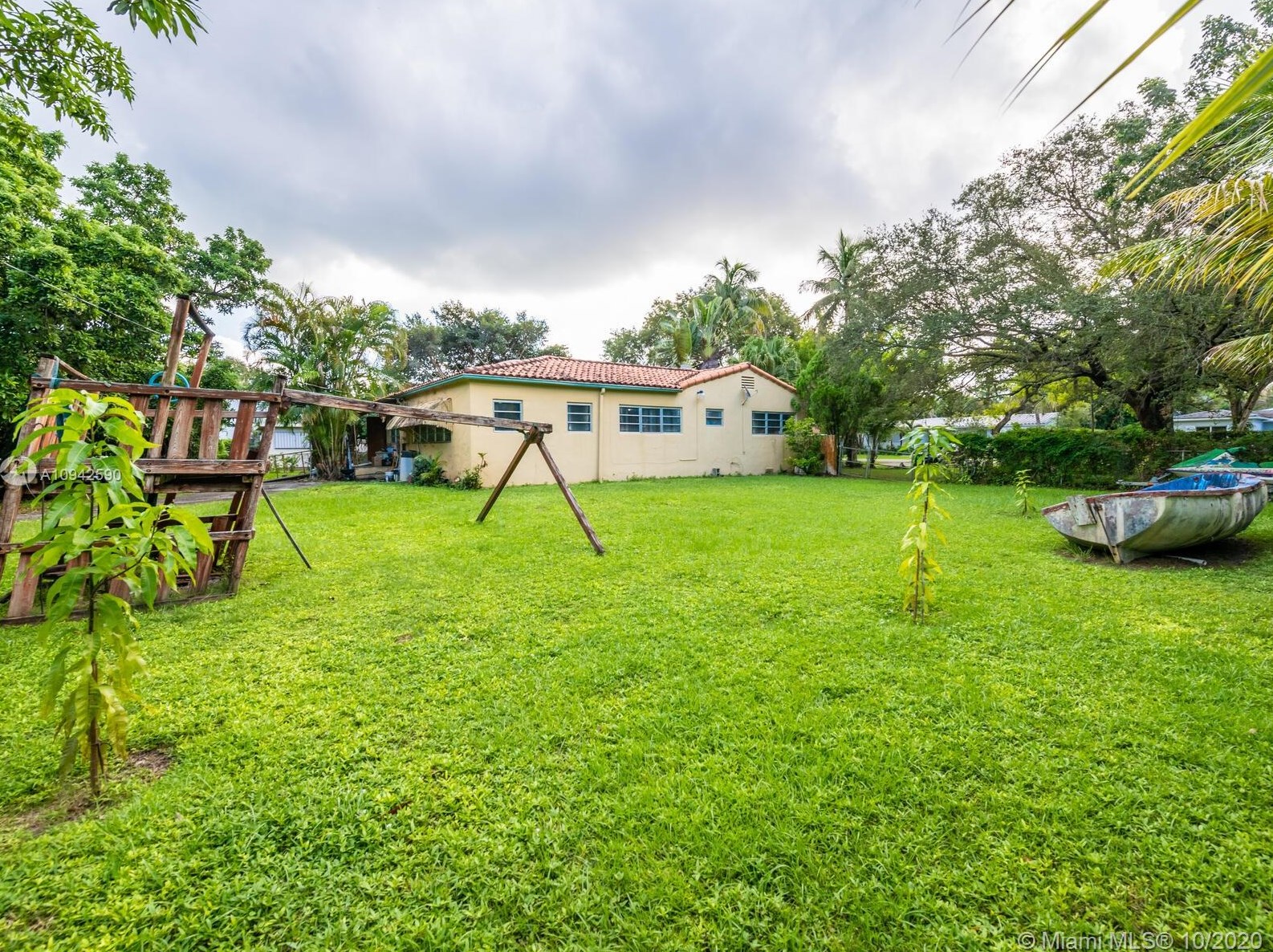 85 94 St, Miami FL 33138-2819 exterior