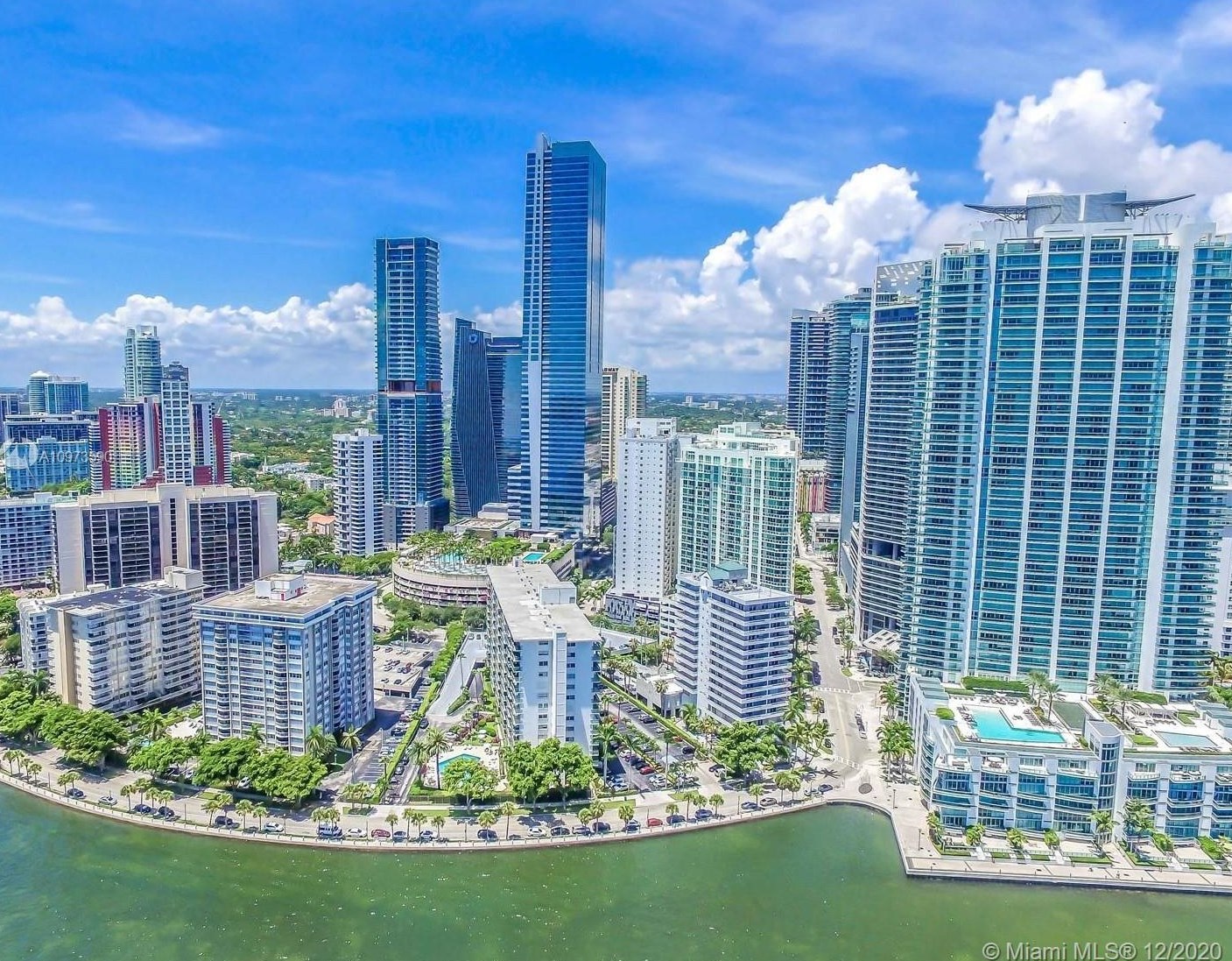 1402 Brickell Bay Dr, Miami FL 33131-3631 exterior