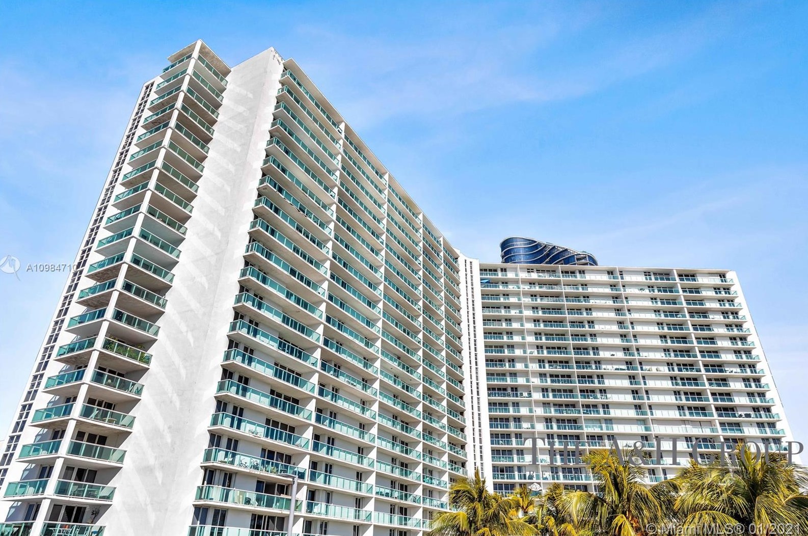 100 Bayview Dr, Miami FL  33160-4772 exterior