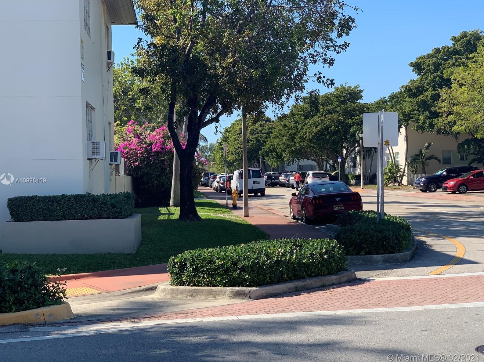 8340 Crespi Blvd, Miami FL 33141-1305 exterior