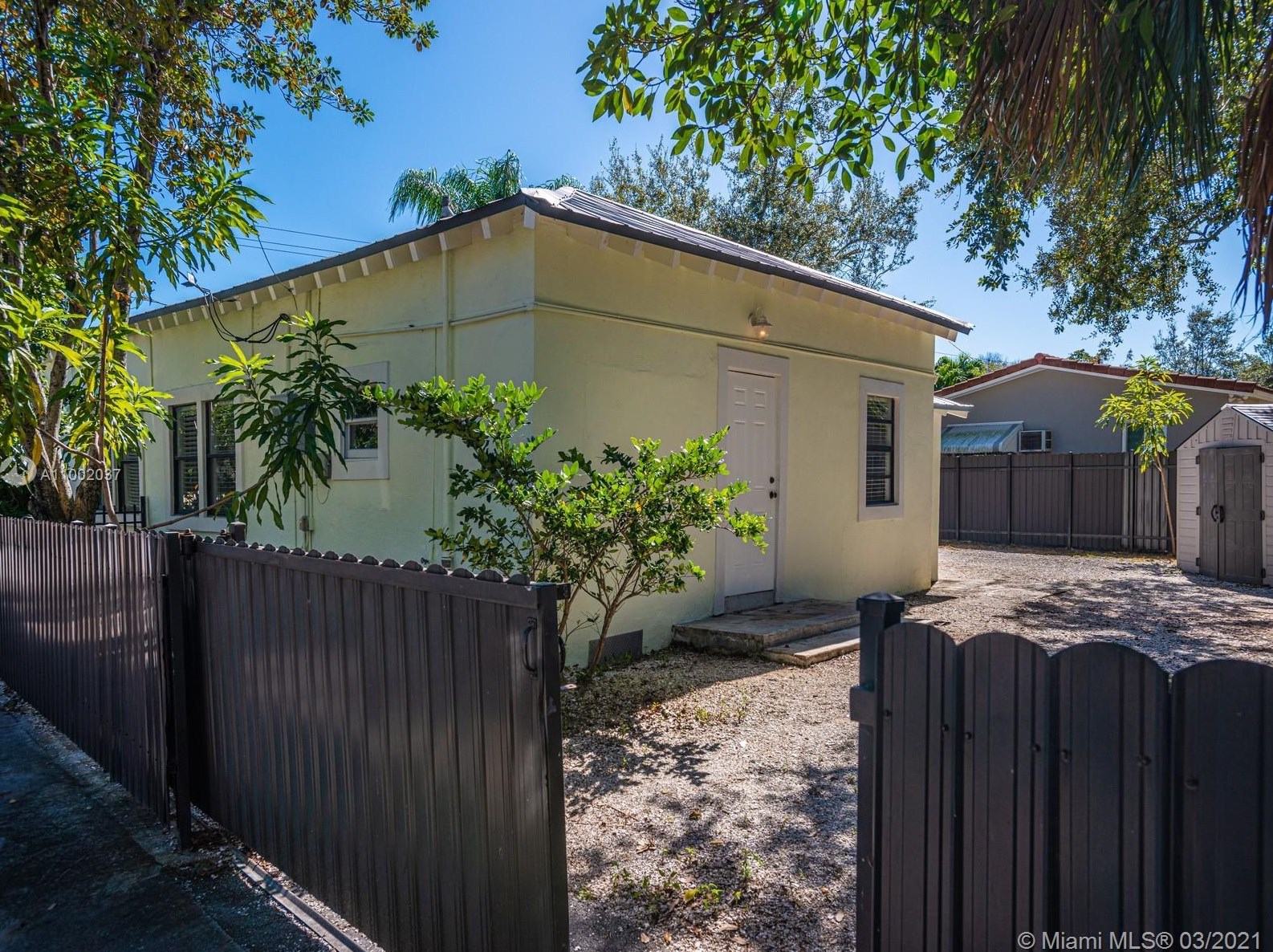 3452 Margaret St, Miami FL  33133-5824 exterior