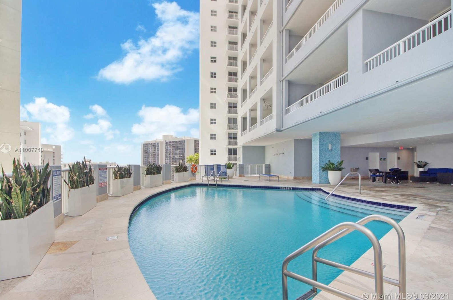 170 14th St, Miami FL 33131-3334 exterior