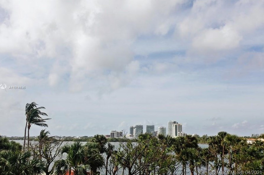 1 Grove Isle Dr, Miami FL 33133-4100 exterior