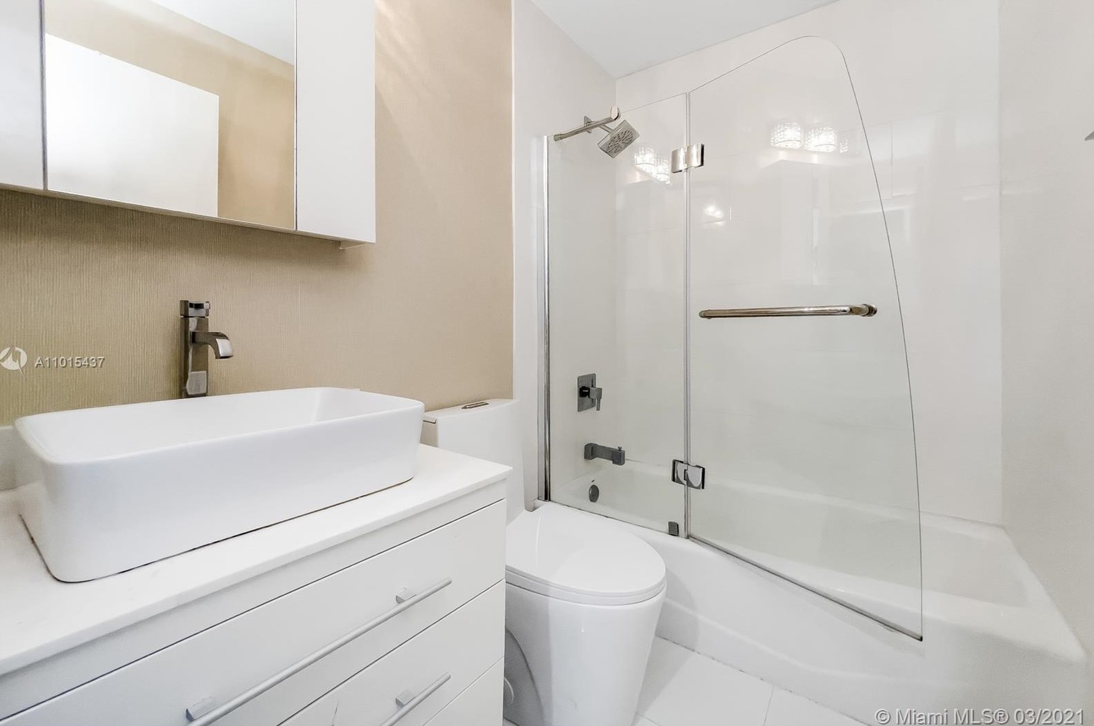 888 Brickell Key Dr, Miami FL  33131-2600 exterior