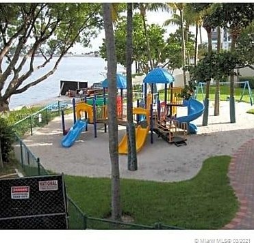 888 Brickell Key Dr, Miami FL 33131-2600 exterior