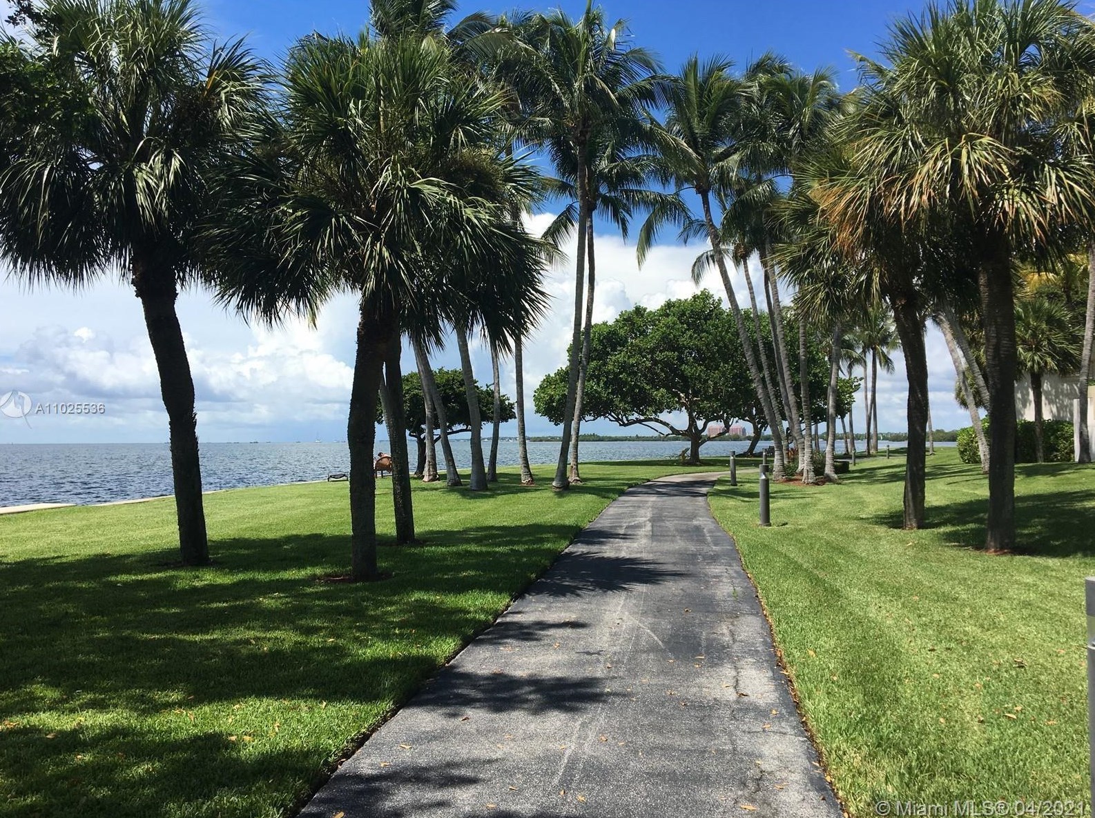 3 Grove Isle Dr, Miami FL 33133-4115 exterior