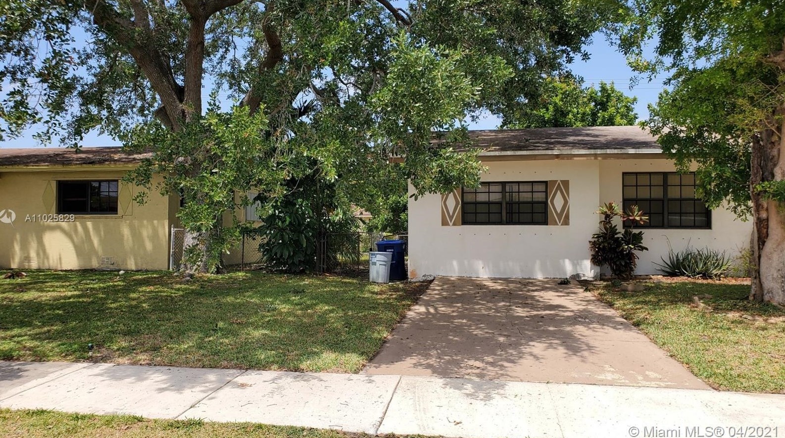 1141 204th Ter, Miami FL  33179-2639 exterior