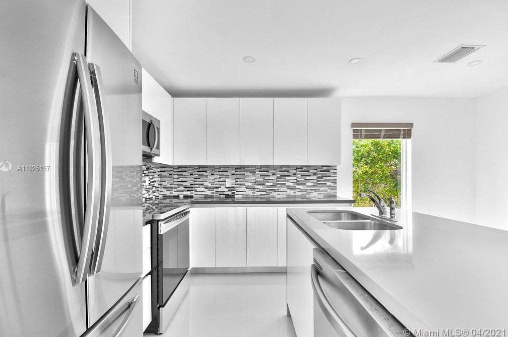 11325 58 Ter, Miami FL 33178-2809 exterior