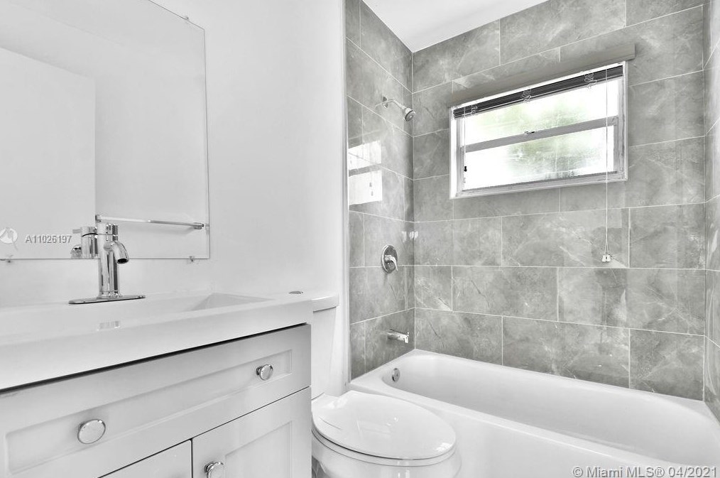 11325 58 Ter, Miami FL 33178-2809 exterior