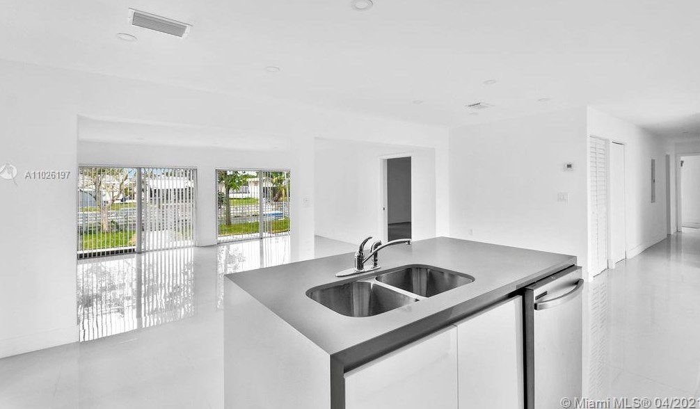 11325 58 Ter, Miami FL 33178-2809 exterior