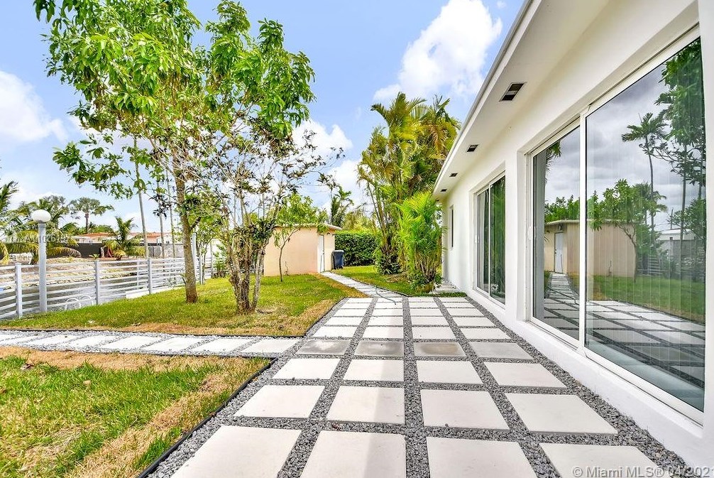 11325 58 Ter, Miami FL 33178-2809 exterior