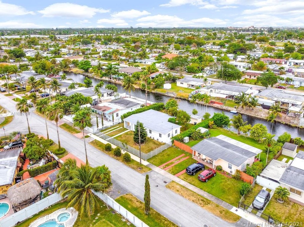 11325 58 Ter, Miami FL 33178-2809 exterior