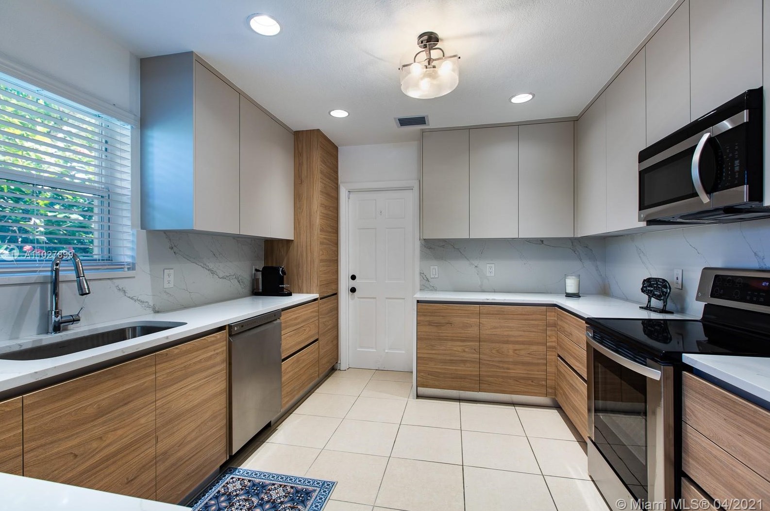 5810 Leonardo St, Miami FL  33146-2623 exterior