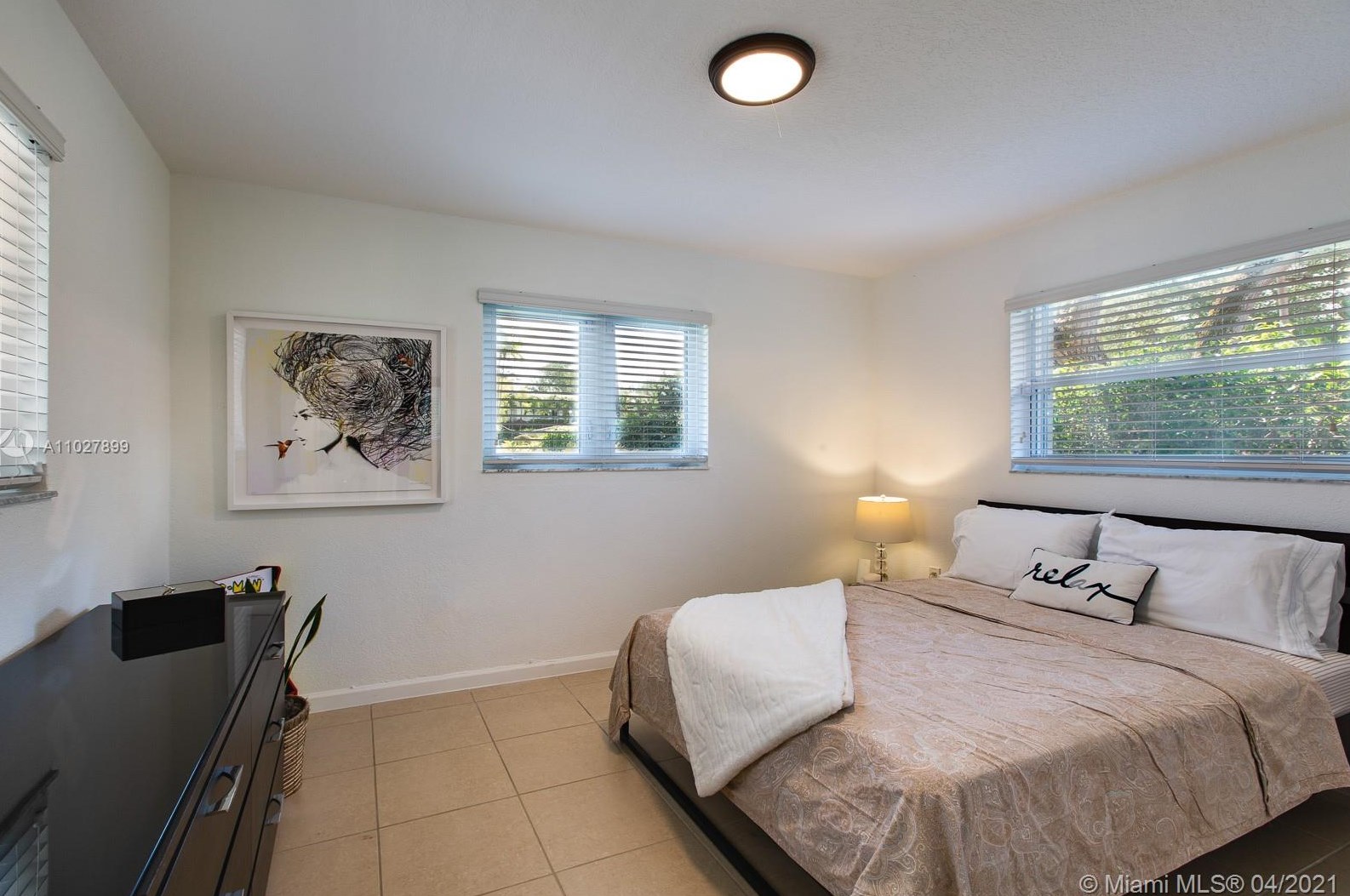 5810 Leonardo St, Miami FL  33146-2623 exterior