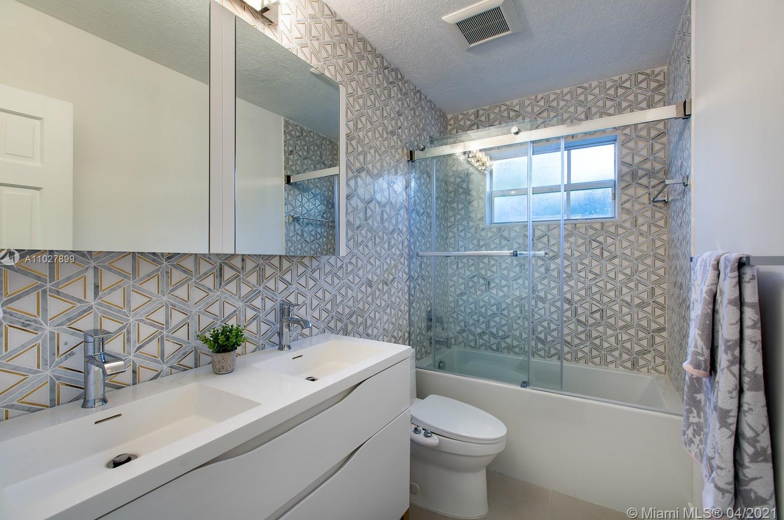 5810 Leonardo St, Miami FL  33146-2623 exterior