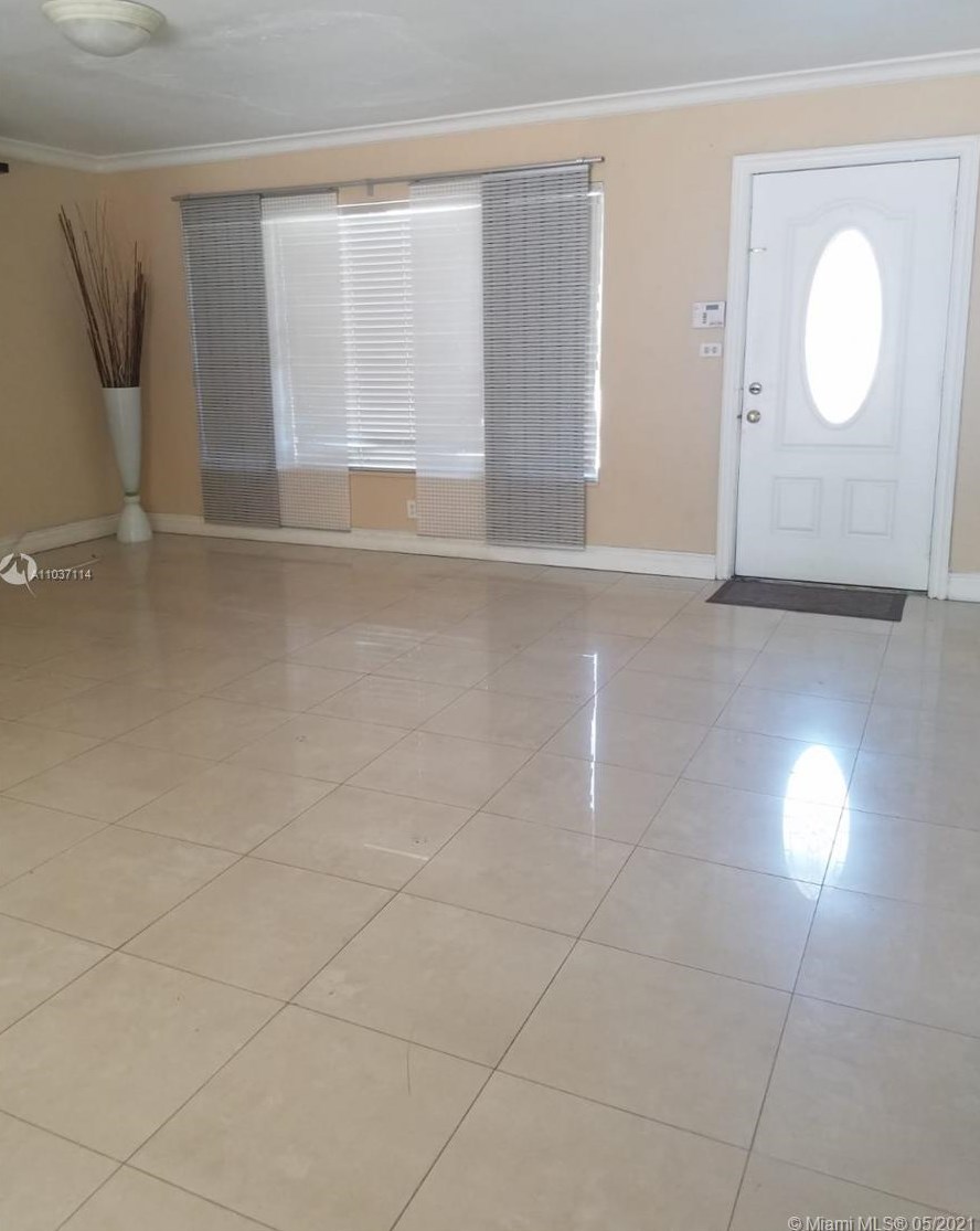 10500 44th Ter, Miami FL  33165-5658 exterior