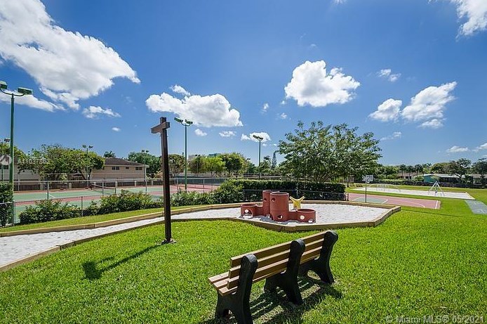 8206 81st Ct, Miami FL  33143-6676 exterior