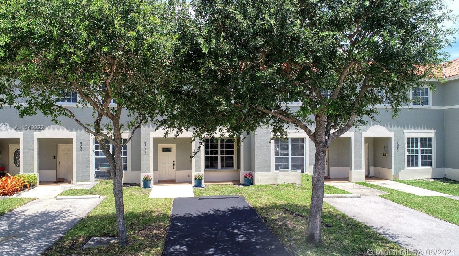 9065 203rd Ter, Miami FL  33189-1883 exterior
