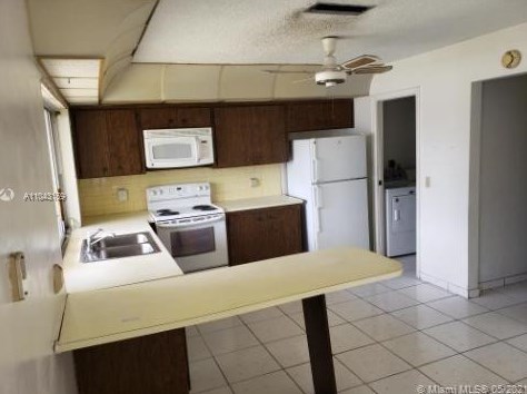 3036 Dolphin Dr, Hollywood FL  33025-2723 exterior