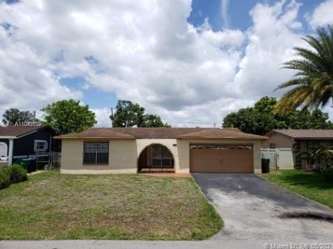 3036 Dolphin Dr, Hollywood FL  33025-2723 exterior