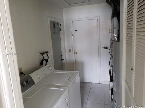 3036 Dolphin Dr, Hollywood FL  33025-2723 exterior