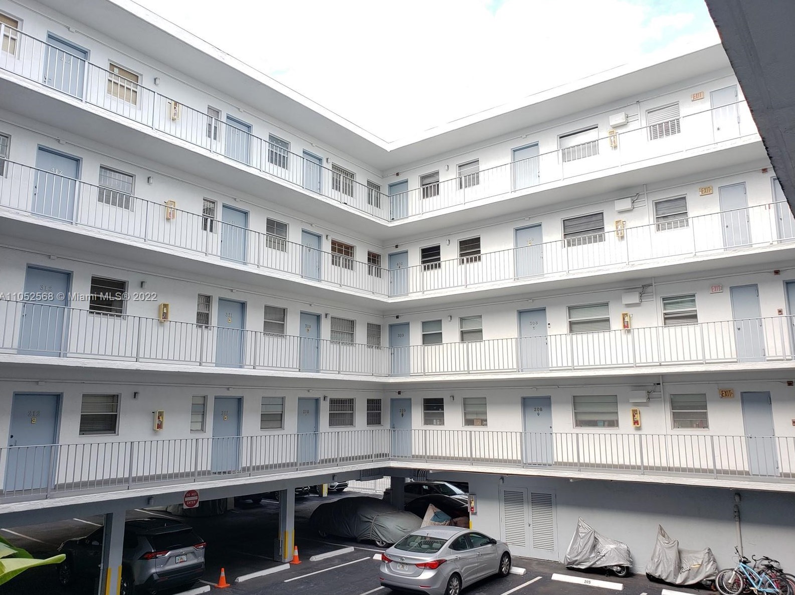 221 Meridian Ave, Miami FL  33139-7017 exterior