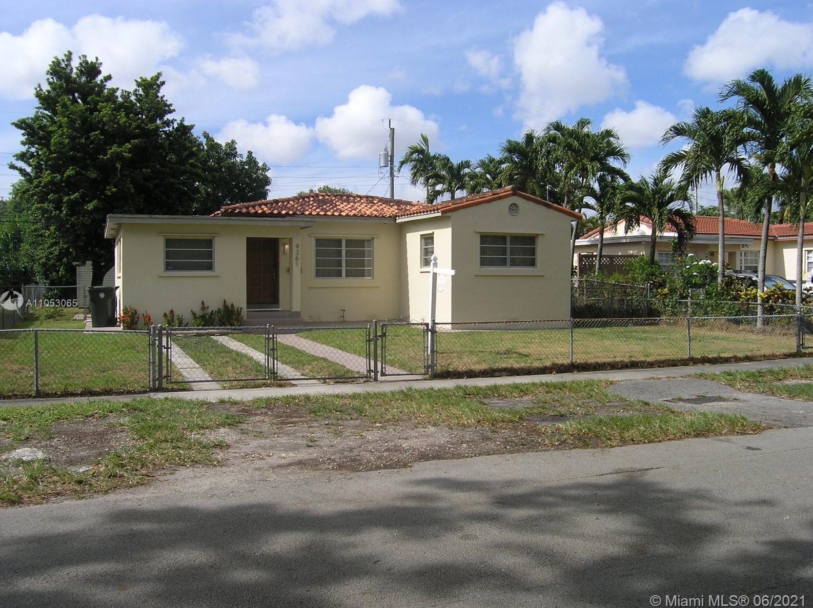 6261 40th St, Miami FL  33166-7063 exterior