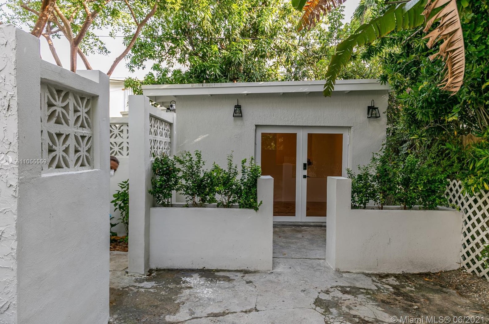 160 43 St, Miami FL 33137-3411 exterior