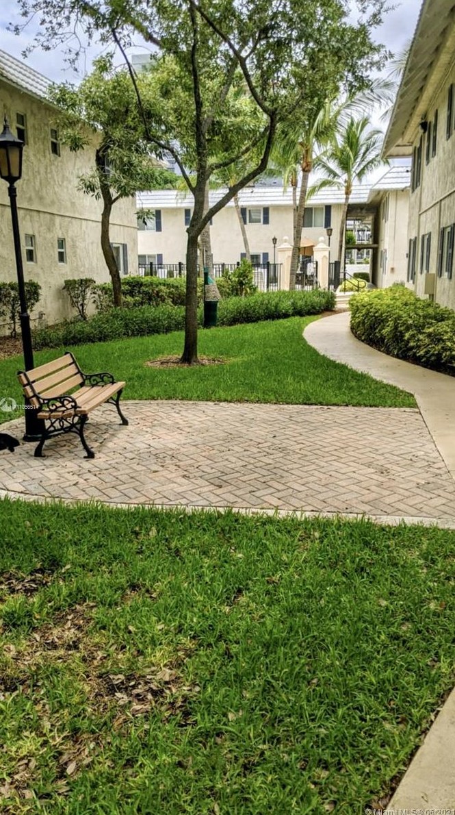 8609 68th Ct, Miami FL 33143-7802 exterior