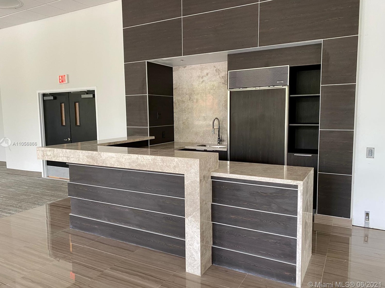 100 Bayview Dr, Miami FL  33160-4772 exterior