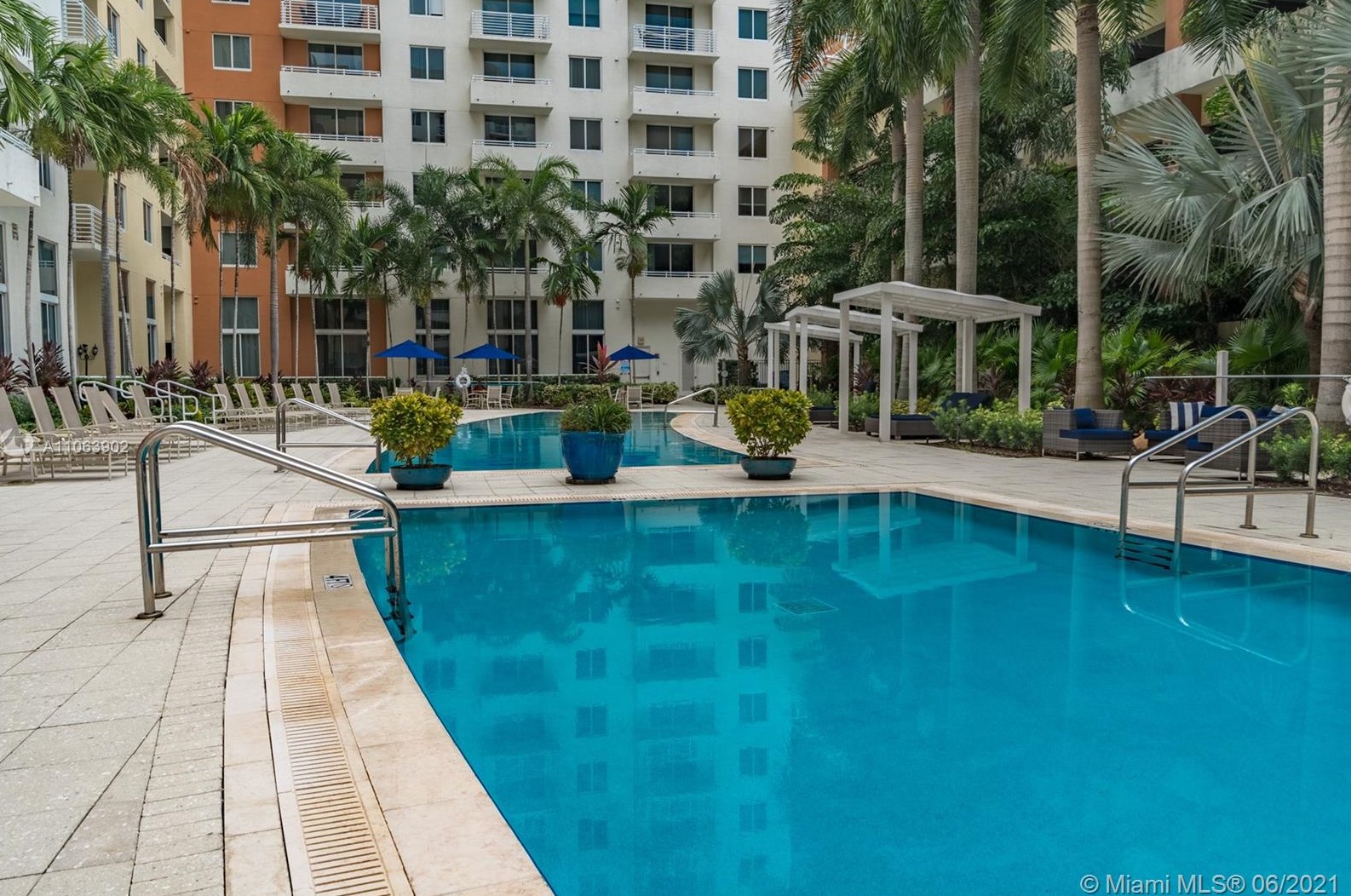 2775 187th St, Miami FL 33180-2912 exterior