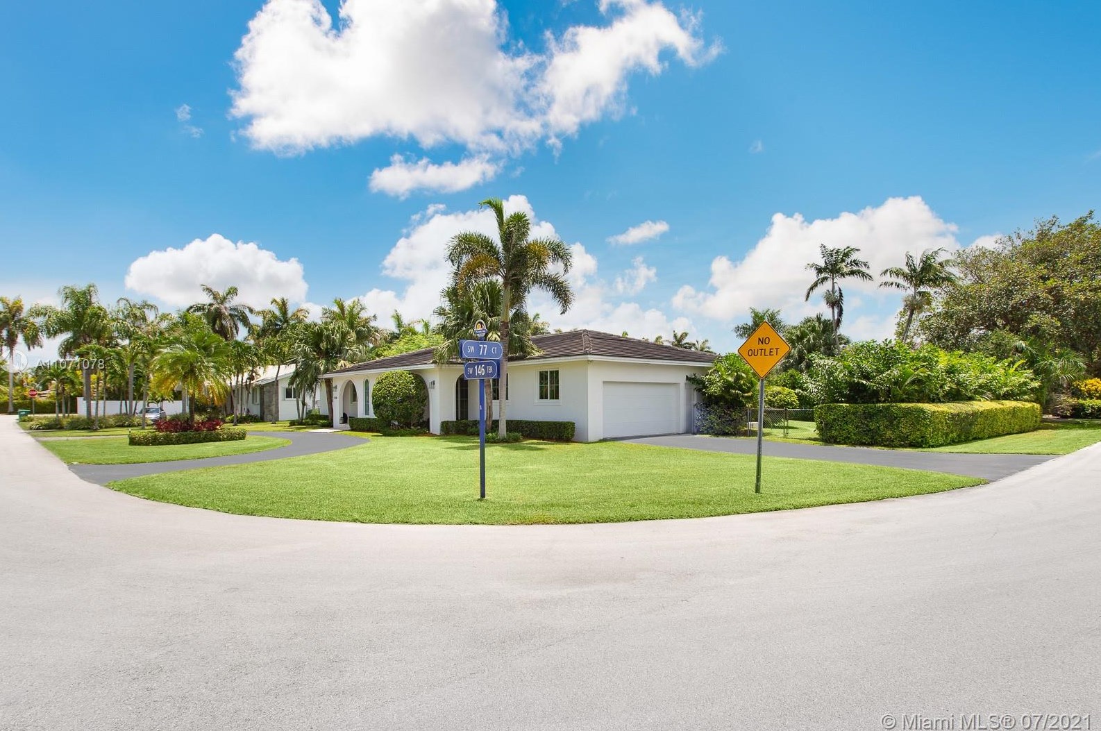 7720 146th Ter, Miami FL  33158-1644 exterior