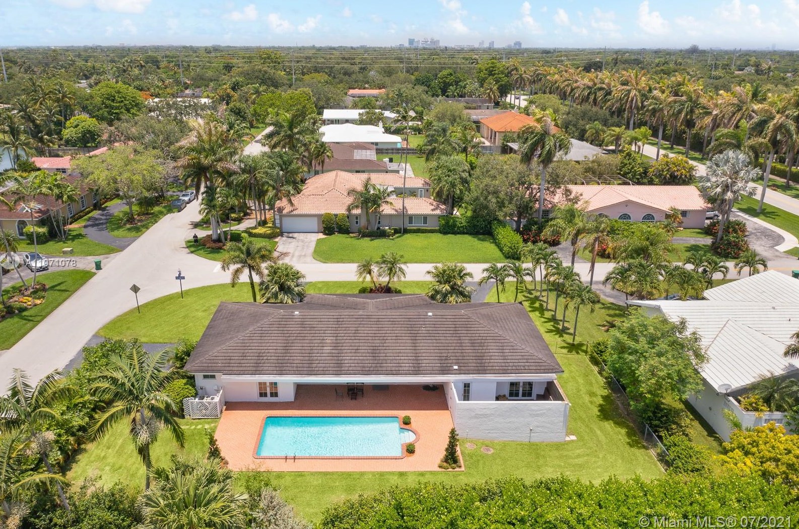 7720 146th Ter, Miami FL  33158-1644 exterior