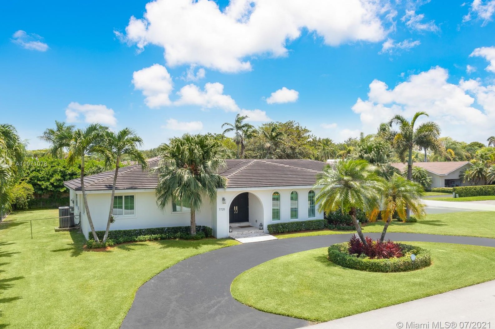 7720 146th Ter, Miami FL  33158-1644 exterior