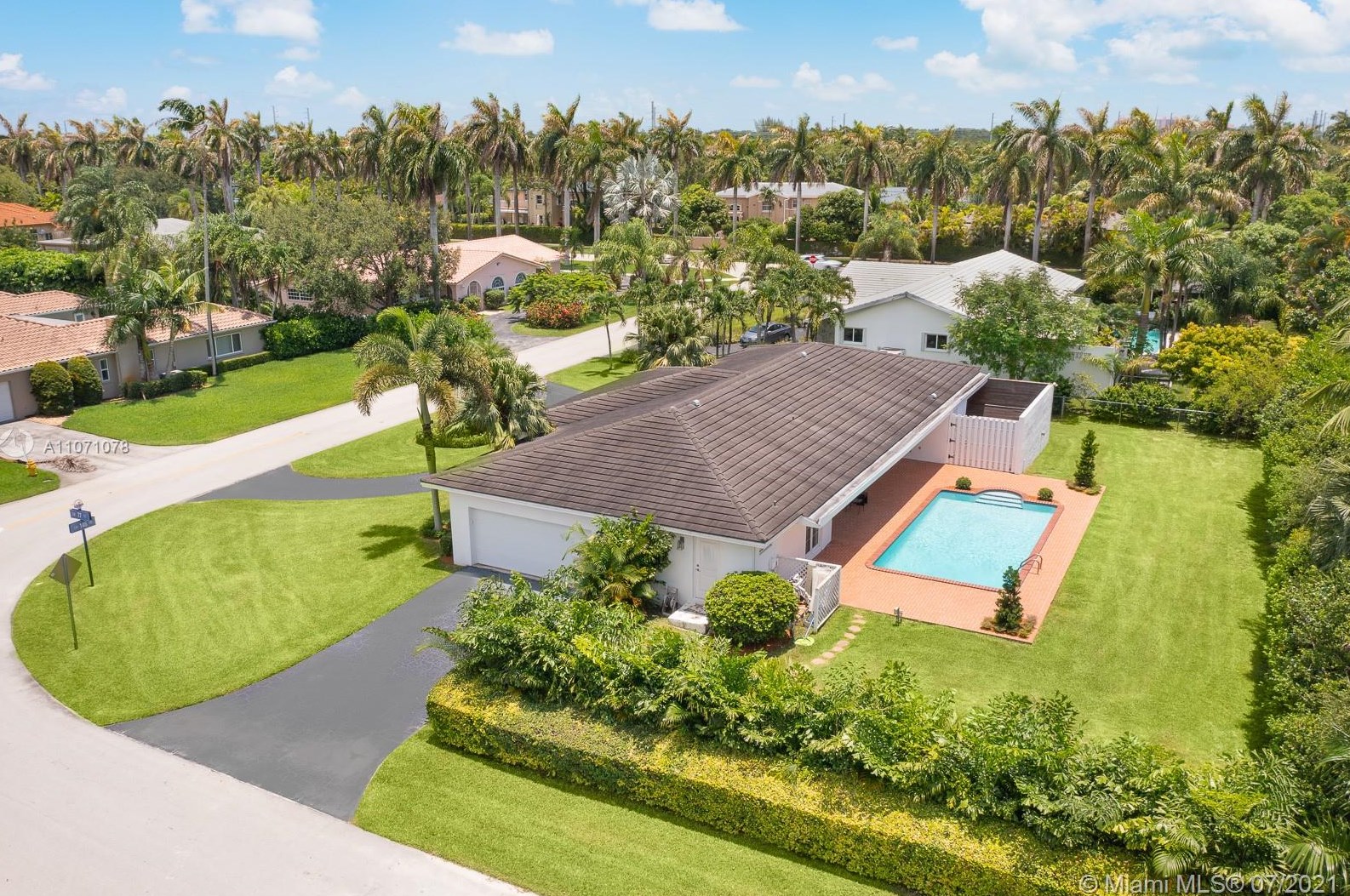 7720 146th Ter, Miami FL  33158-1644 exterior