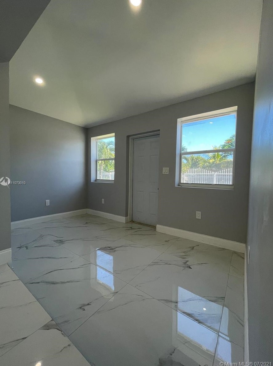 831 140th Ter, Miami FL  33168-6829 exterior