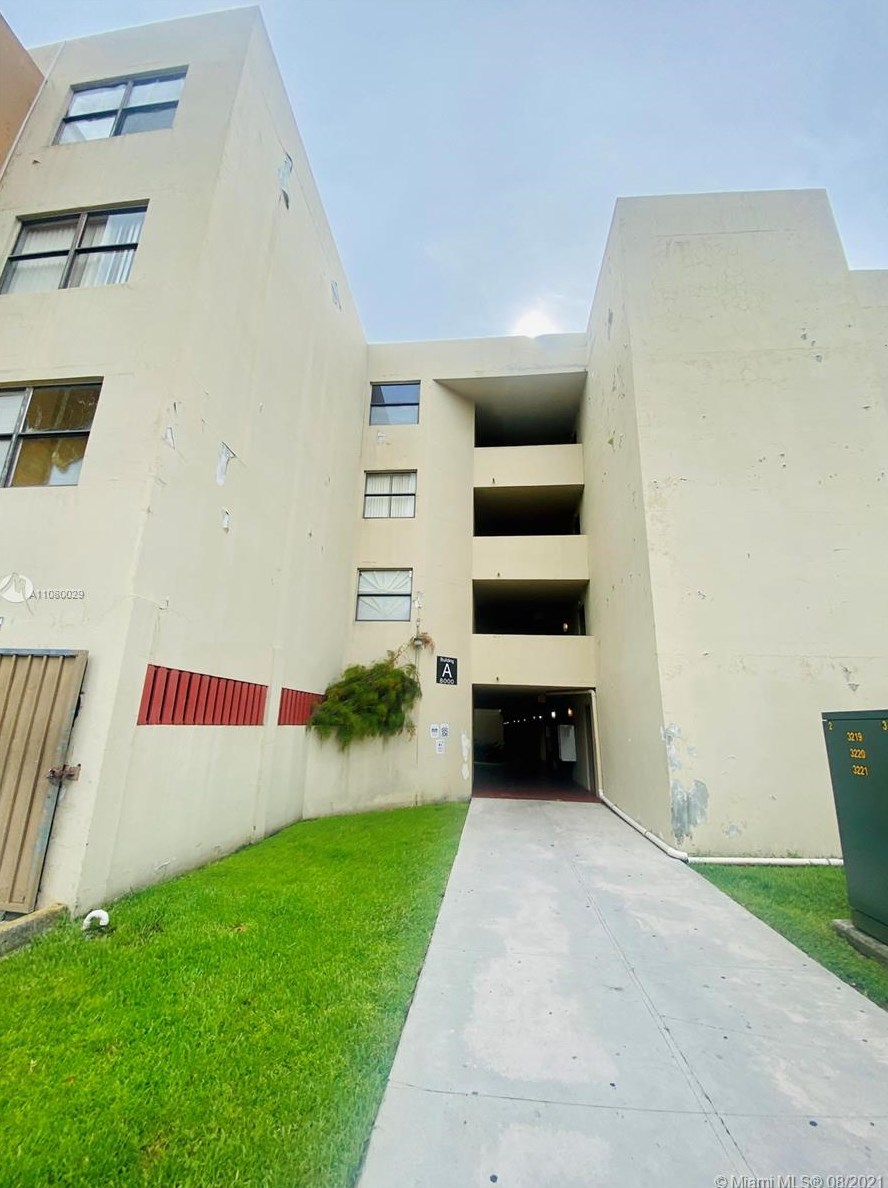 8000 149th Ave, Miami FL 33193-1400 exterior