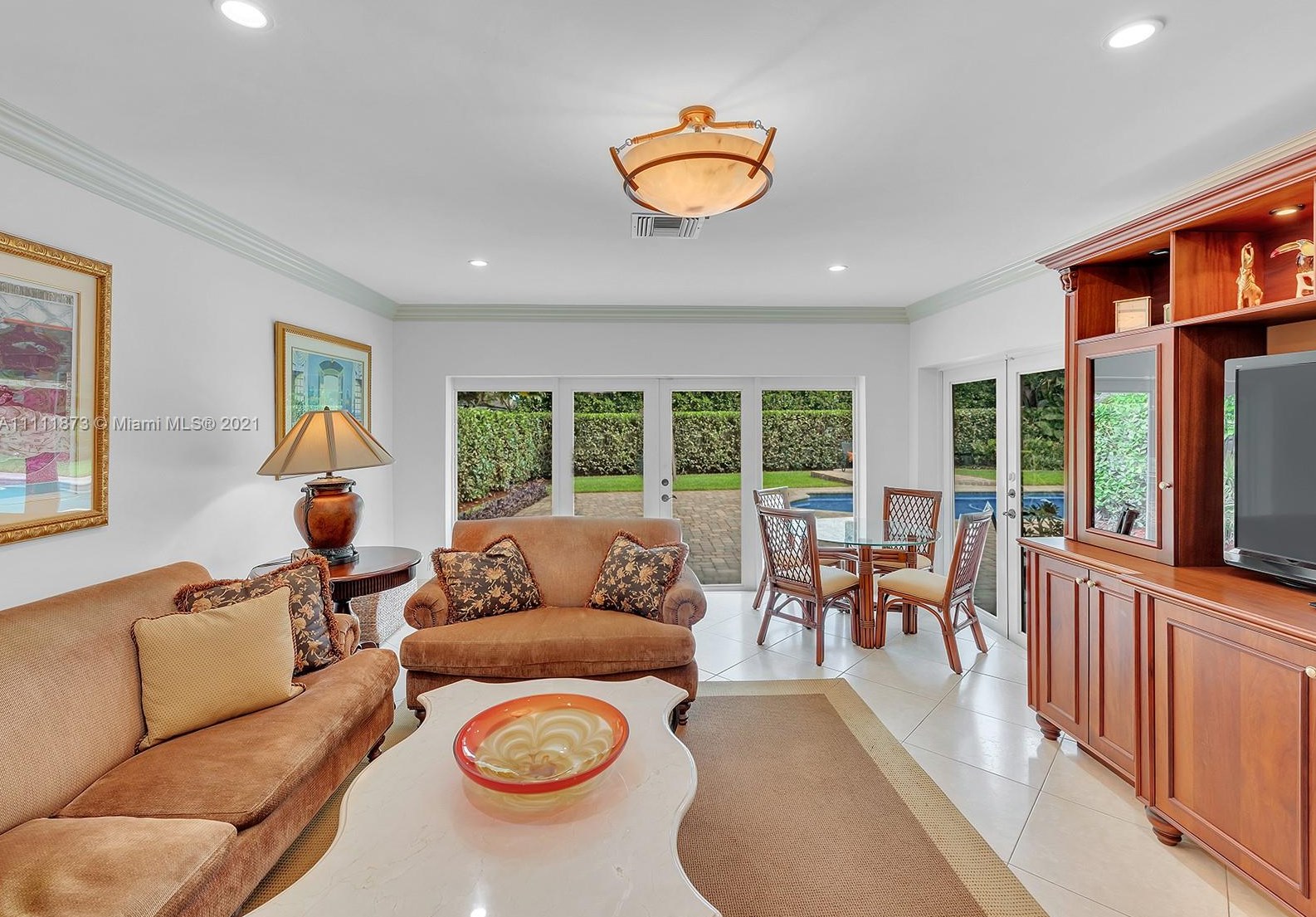 2213 203 Ter, Miami FL  33180-1309 exterior