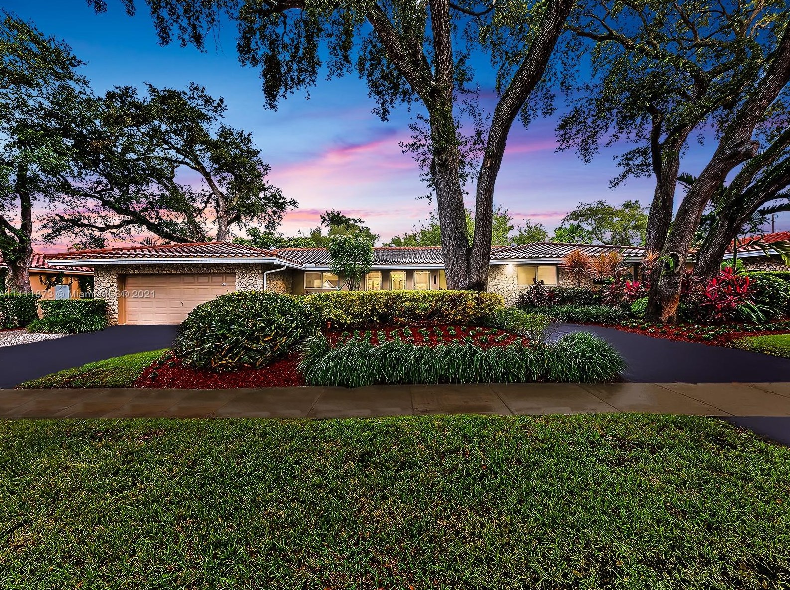 2213 203 Ter, Miami FL  33180-1309 exterior