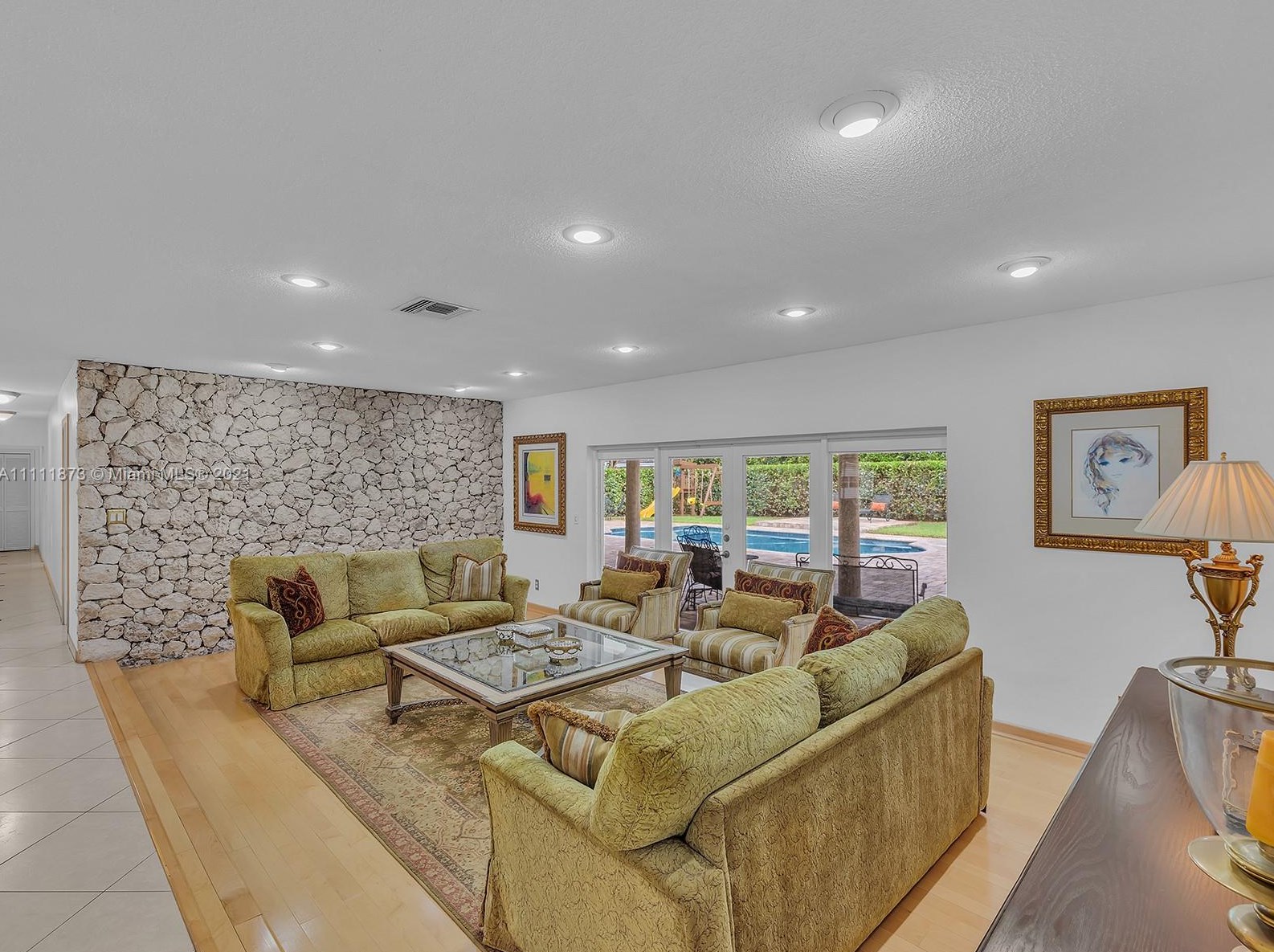 2213 203 Ter, Miami FL  33180-1309 exterior