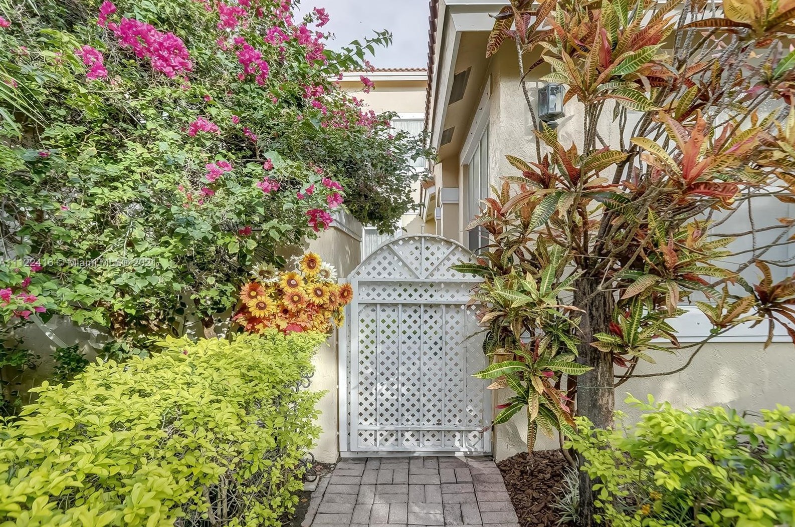 1755 Seagrape Way, Hollywood FL  33019-4899 exterior