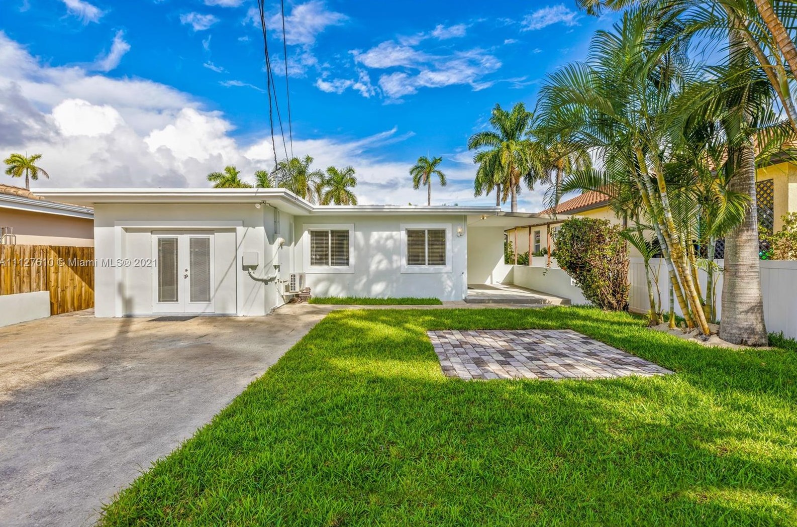 818 Hollywood Blvd, Hollywood FL  33019-1604 exterior