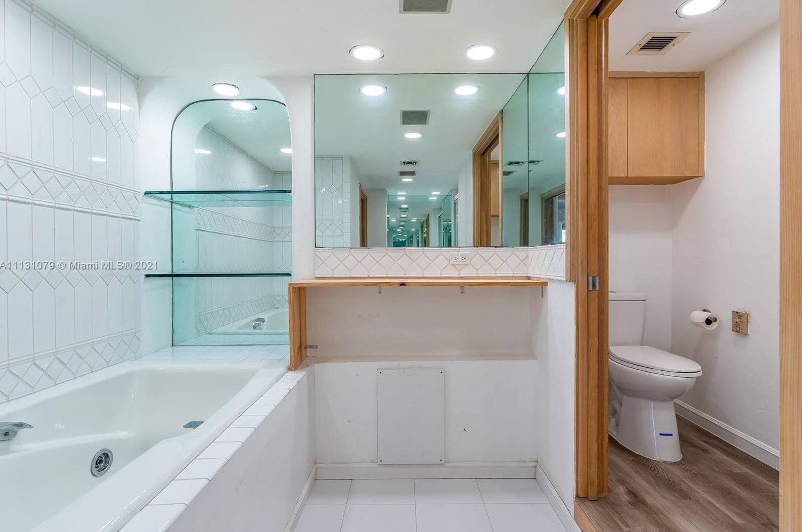 11111 Biscayne Blvd, Miami FL 33181-3494 exterior