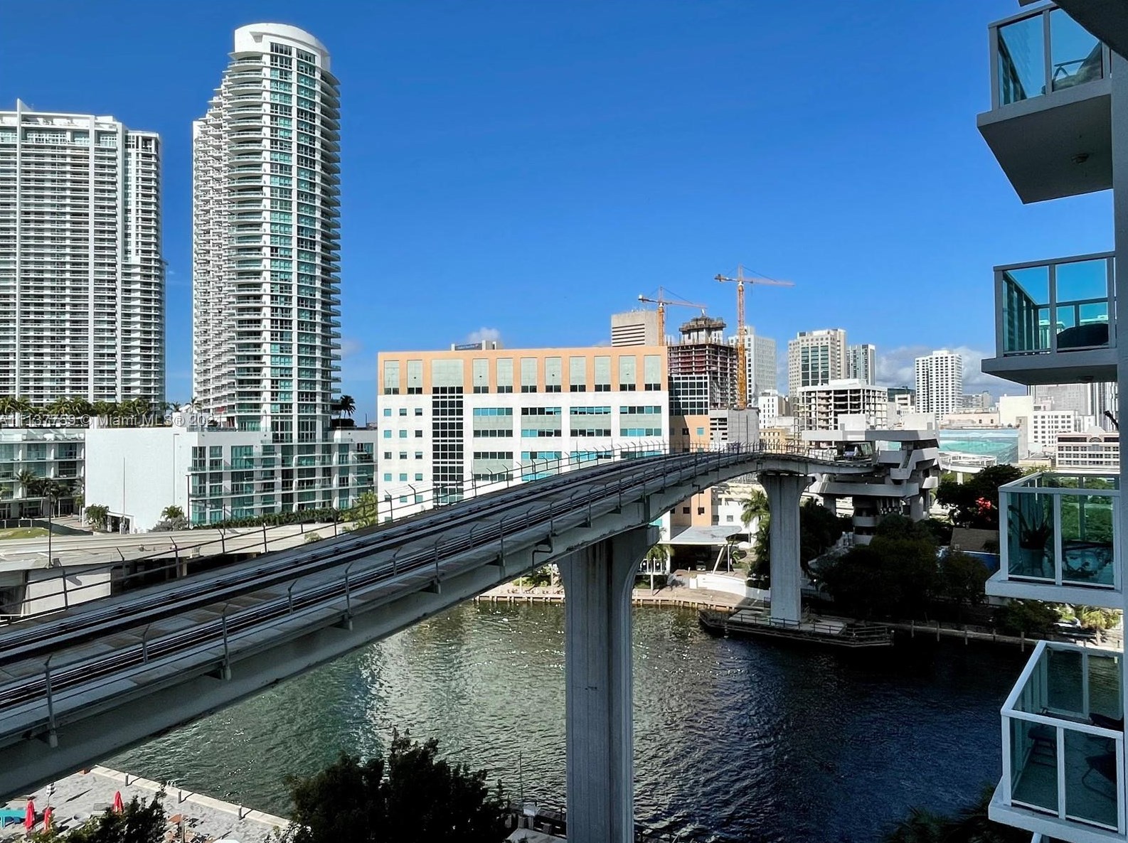 31 5th St, Miami FL 33131-2505 exterior