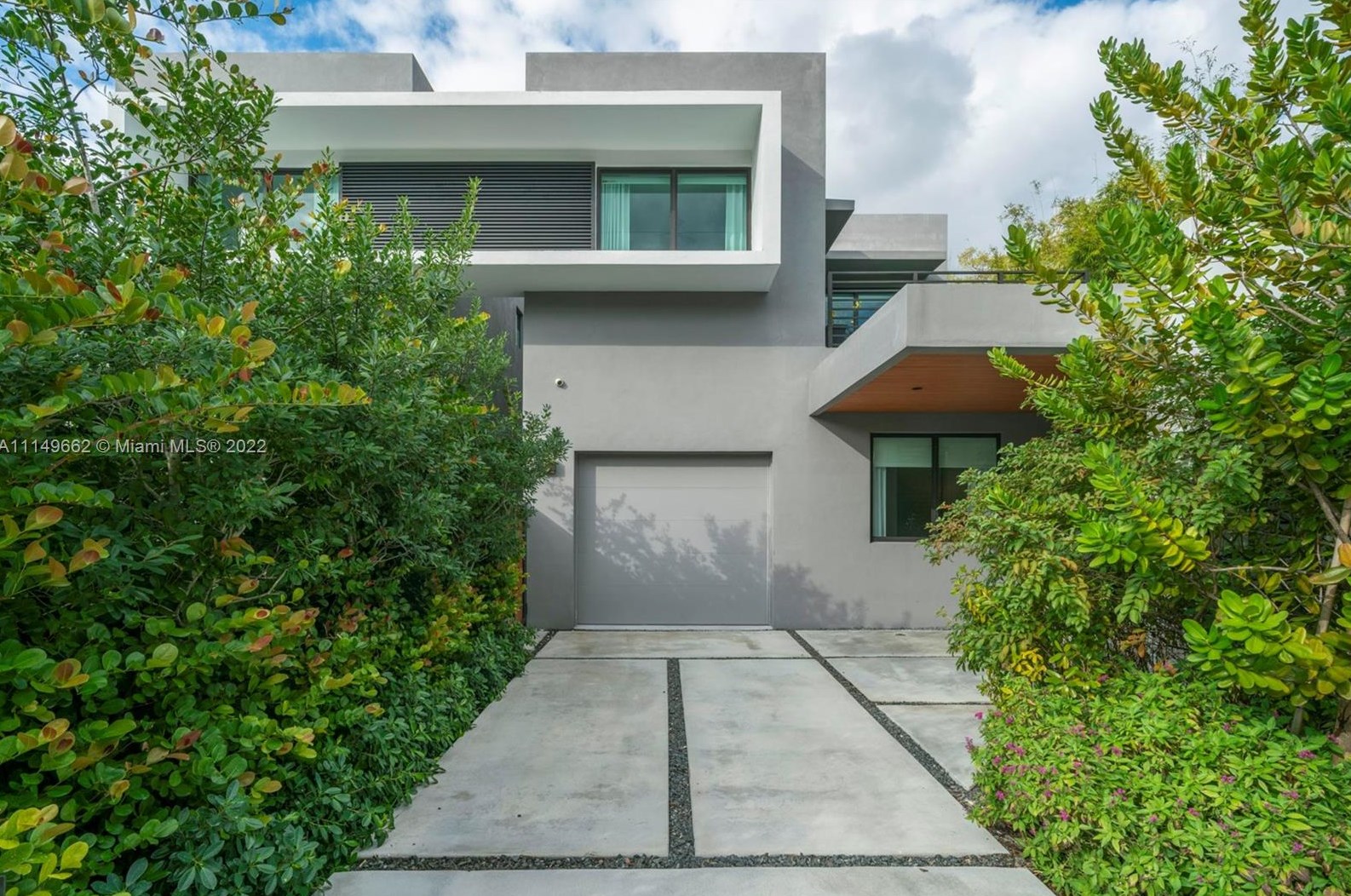 2953 Shipping Ave, Miami FL  33133-4513 exterior