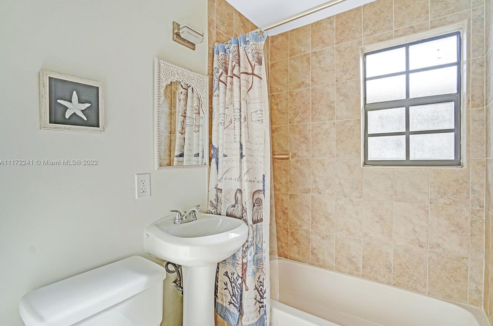 1318 Tyler St, Hollywood FL 33020-5251 exterior