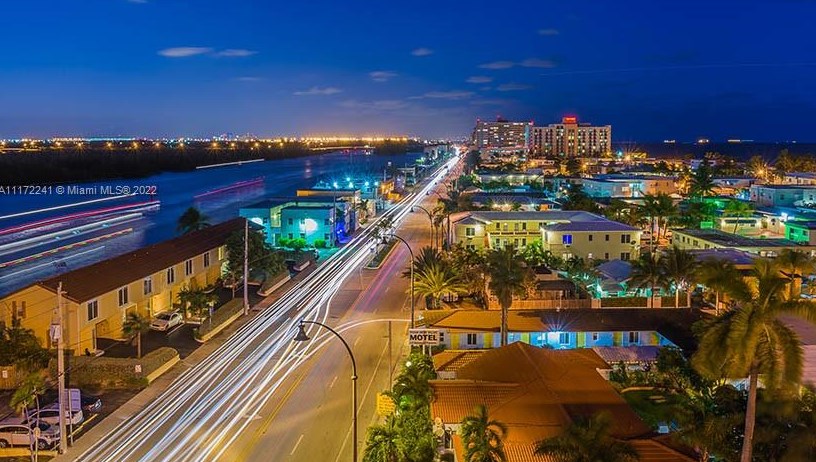 1318 Tyler St, Hollywood FL 33020-5251 exterior