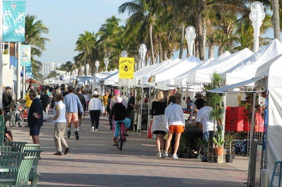 1318 Tyler St, Hollywood FL 33020-5251 exterior