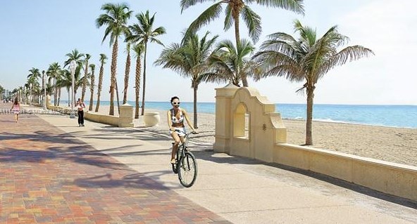 1318 Tyler St, Hollywood FL 33020-5251 exterior