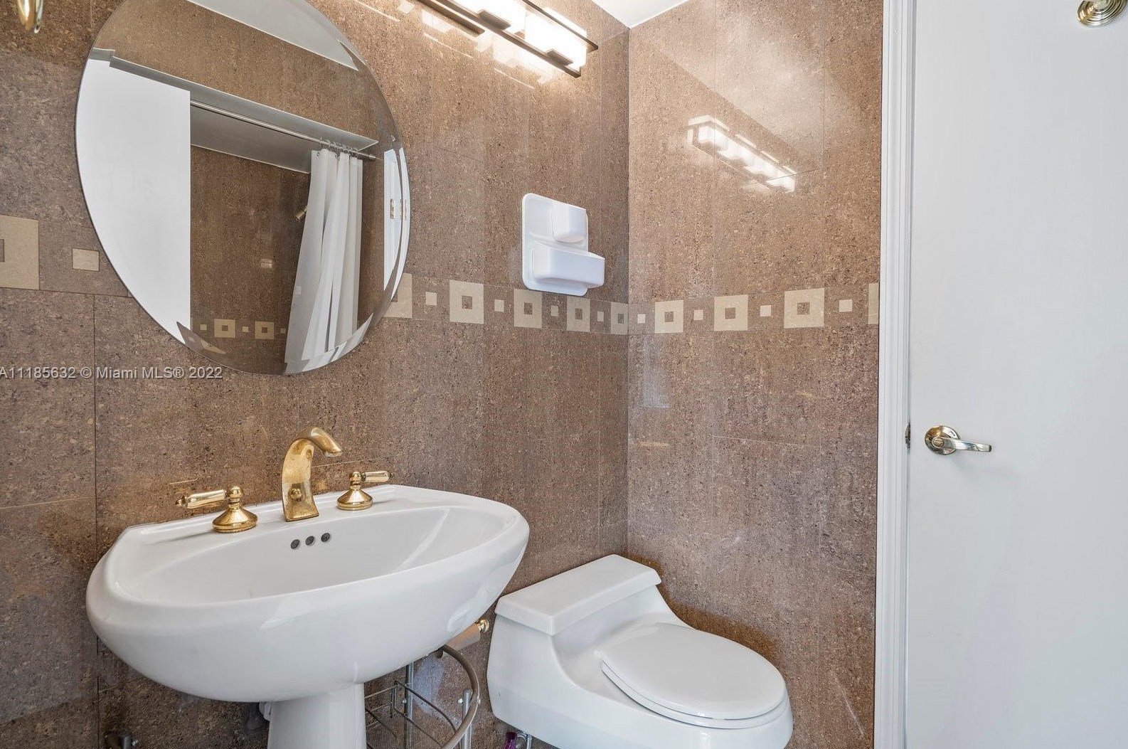 440 Dilido Dr, Miami FL  33139-1272 exterior